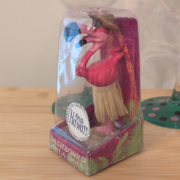 Lolita Flamingo Wine Glass Set with Pink Accents - Picture 3 of 8